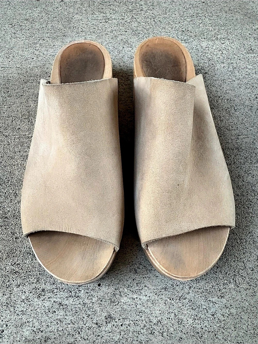 Bryr Norma Platform Clog. Bone. 37.